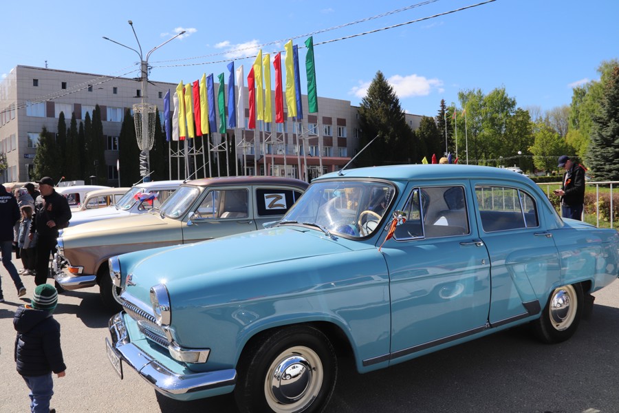 В Новочебоксарске состоялся автопробег ретроавтомобилей приуроченный Дню Победы