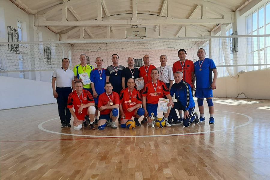 В Калининском районе г. Чебоксары разыграли награды турнира по волейболу, посвящённого 78-й годовщине Победы в Великой Отечественной войне