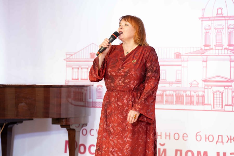 В ГБУ «Московский дом национальностей» прошел творческий вечер чувашской певицы и поэта Валентины Семёновой