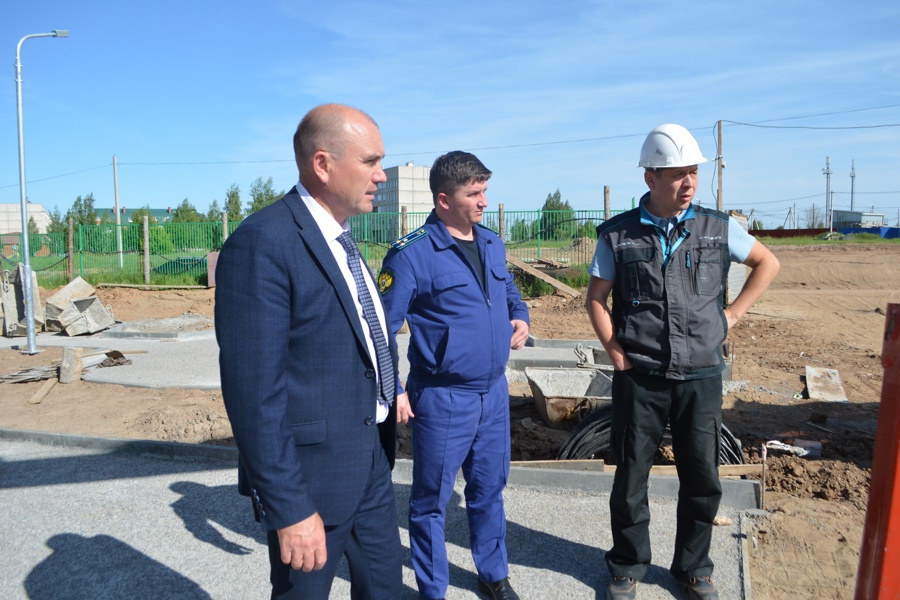 Владимир Петров ознакомился с ходом строительства новой школы