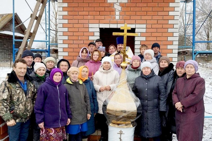 На строящейся часовне села Баймашкино установлен купол с крестом