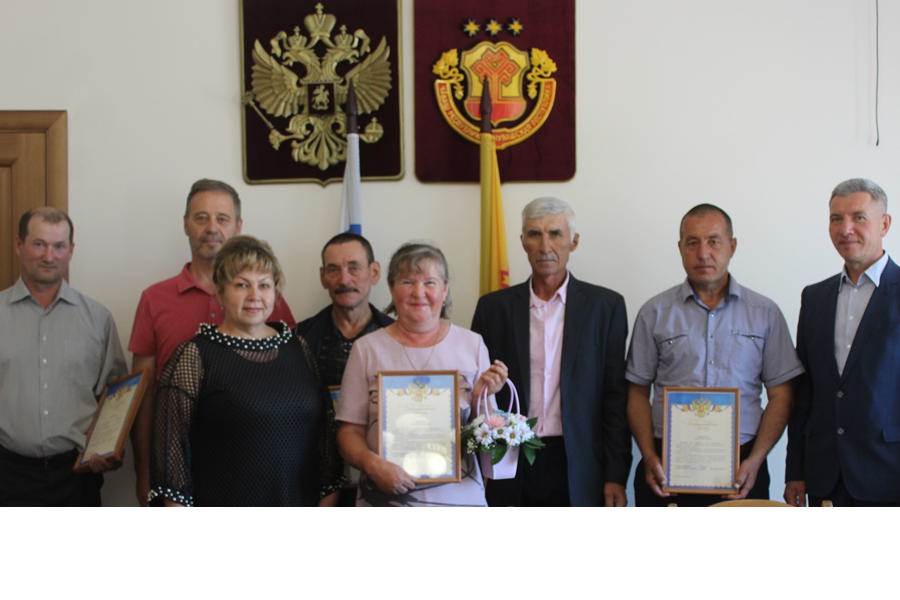 В Урмарском муниципальном округе продолжается чествование активистов