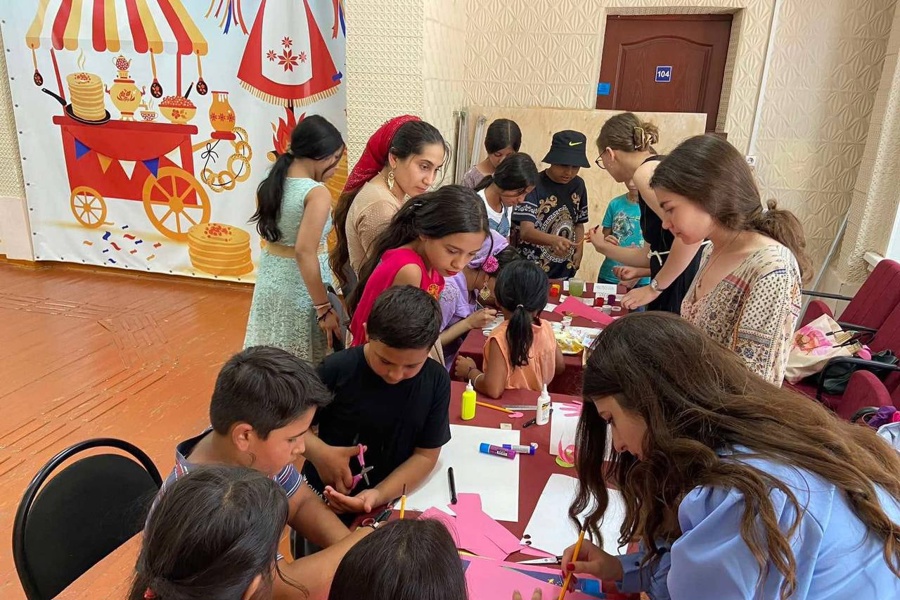 Фестиваль «Лето – время творить!» прошел в Чебоксарах для цыганской общины