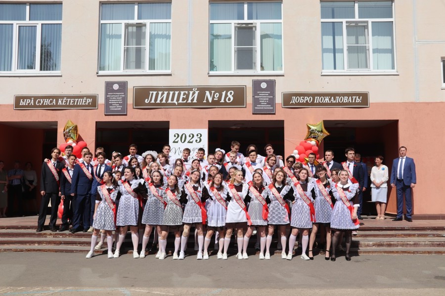 Депутаты НГСД приняли участие в Последнем звонке выпускников образовательных учреждений города Новочебоксарска