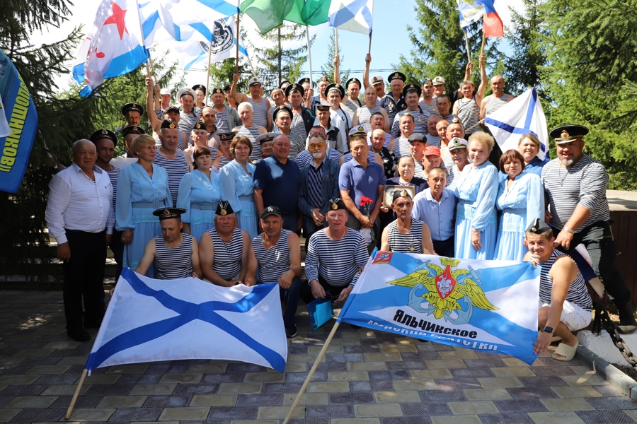 В День военно-морского флота в селе Янтиково состоялось открытие памятника морякам