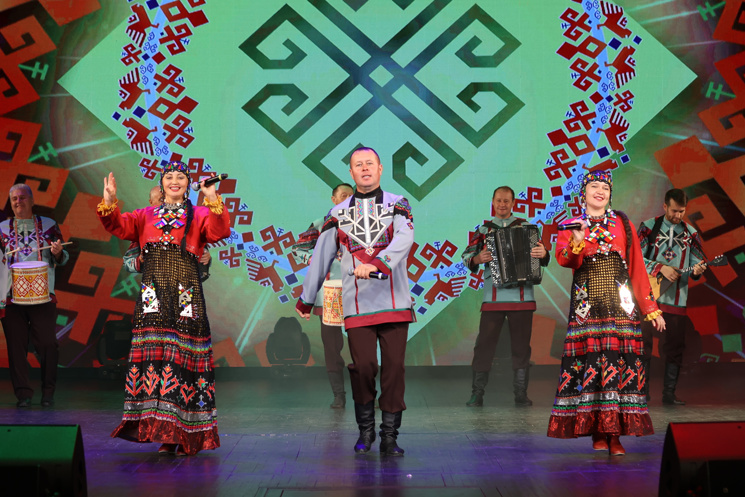 Чăваш Республикин Пуçлăхĕ Олег Николаев Культура ӗҫченӗн кунӗ ячӗпе саламлани