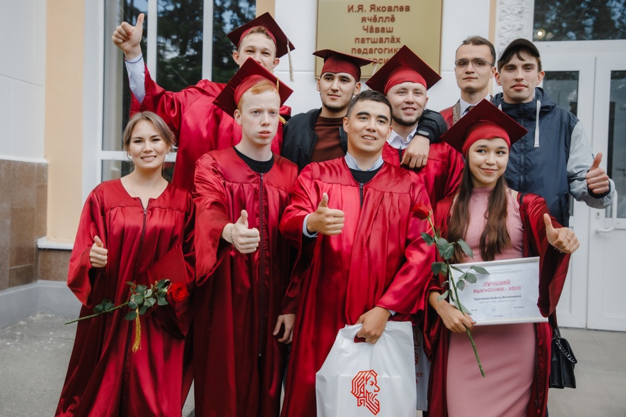 Поздравление министра образования Чувашии Дмитрия Захарова с Днем российского студенчества