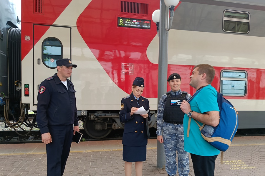 В Чувашии сотрудники транспортной полиции совместно с судебными приставами провели акцию «Узнай о своих долгах»