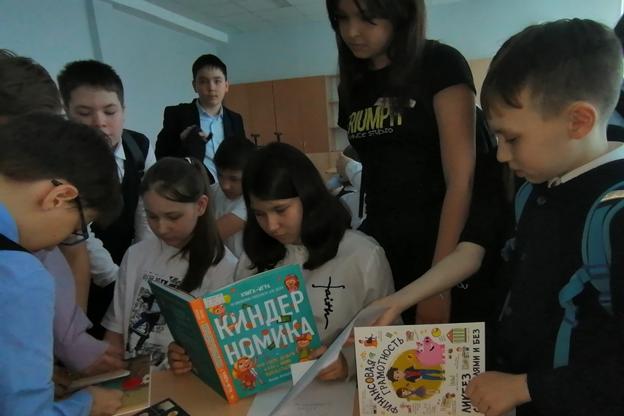 Команда специалистов Чувашской республиканской детско-юношеской библиотеки провела комплекс мероприятий для обучающихся