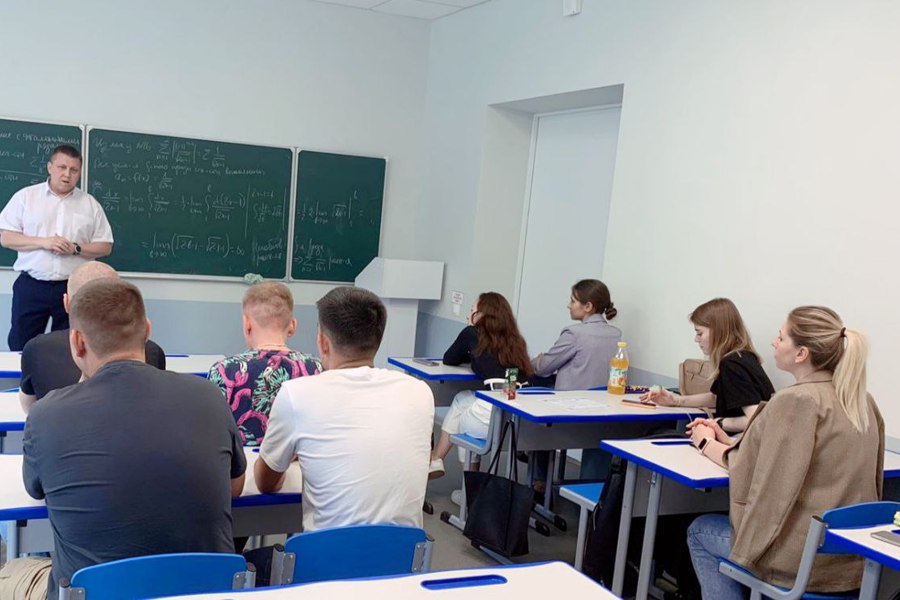 Студенты экономического факультета ЧГУ познакомились с историей развития госфинконтроля