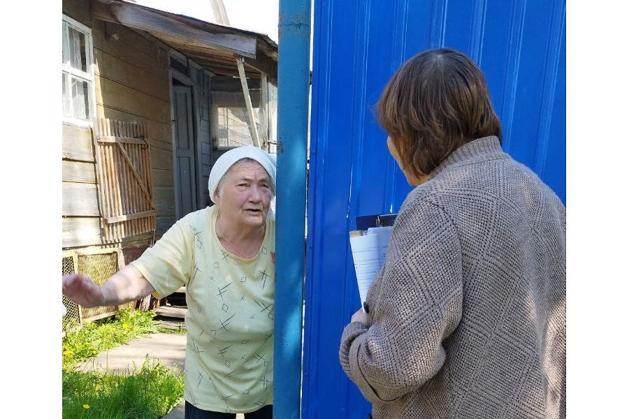 Сотрудники Ядринскогоко комплексного центра проверили условия проживания инвалида