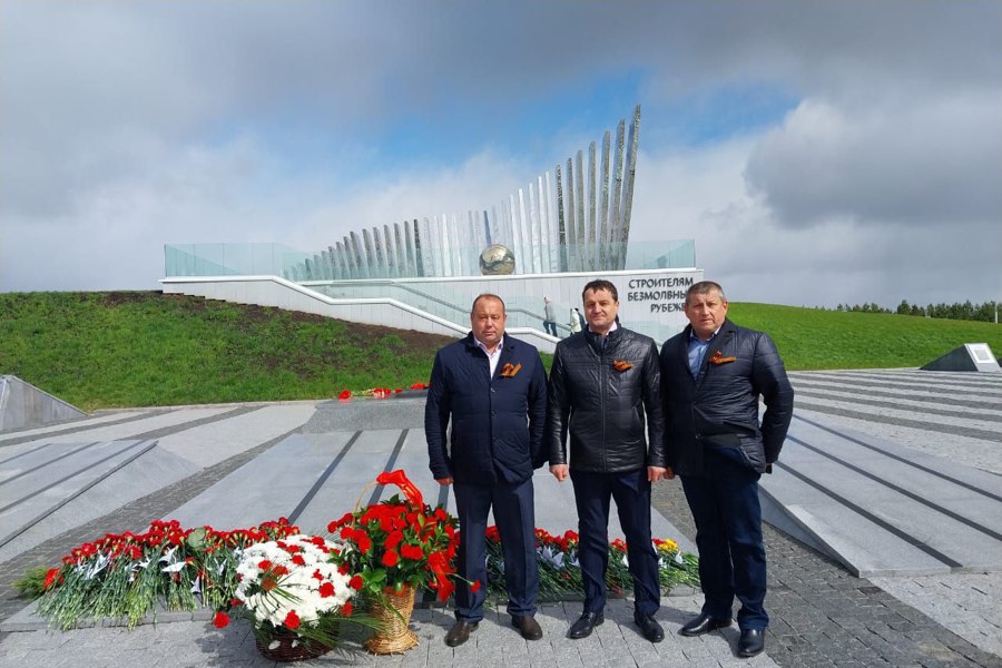 Глава округа Сергей Галкин возложил цветы к мемориалу «Строителям безмолвных рубежей»