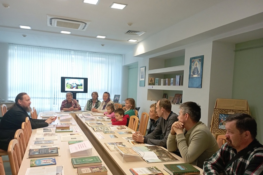 В Национальной библиотеке Чувашской Республики завершила свою работу выставка-форум «Любовью и единением спасемся»