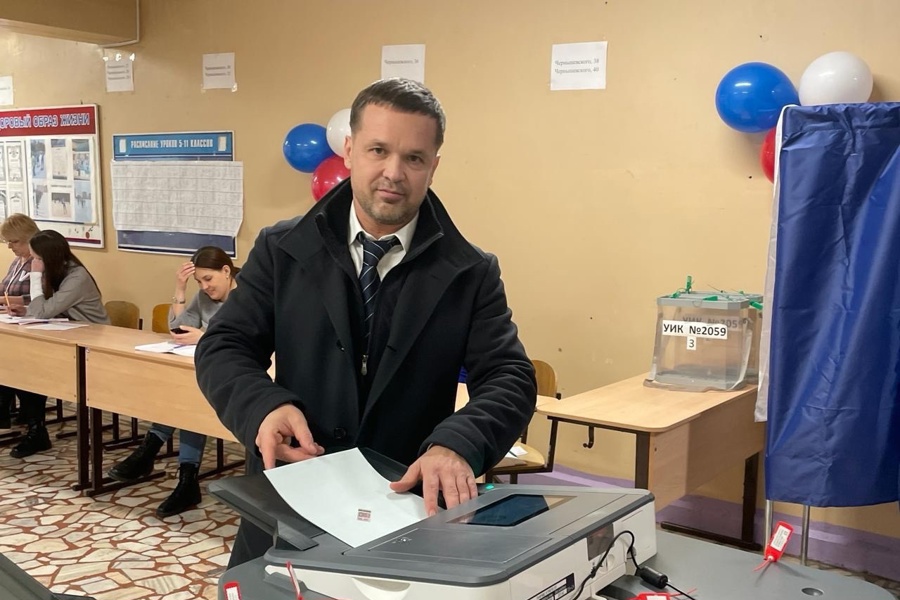 Депутаты приняли участие в голосовании на выборах Президента Российской Федерации