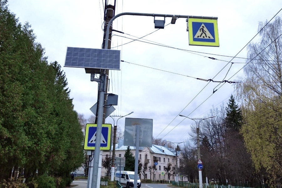 Пешеходные переходы у школ города оснащены перильными удерживающими ограждениями для пешеходов