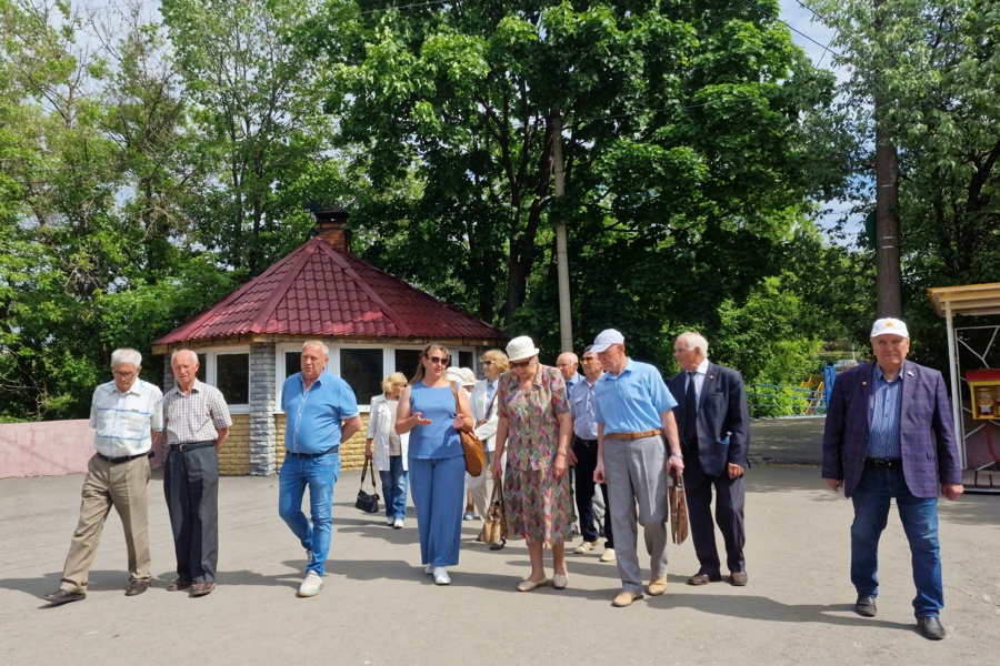 «Это удивительное место!»: Лакреевский парк посетили Советы старейшин