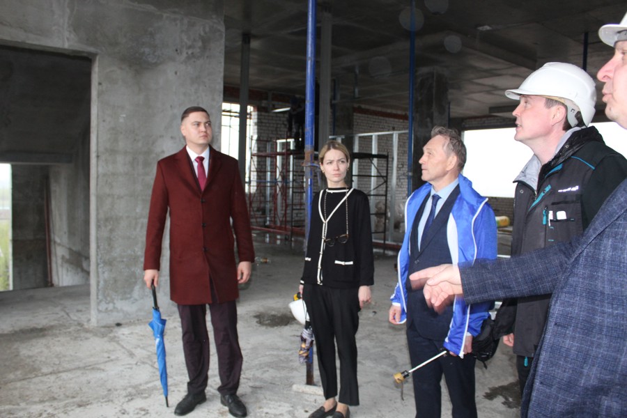 Депутаты Новочебоксарского городского Собрания депутатов проверили  ход строительства новой школы