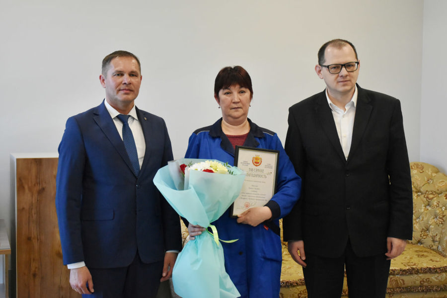 За многолетнюю добросовестную работу Гульфина Абдулхаева удостоилась благодарности Главы Чувашской Республики