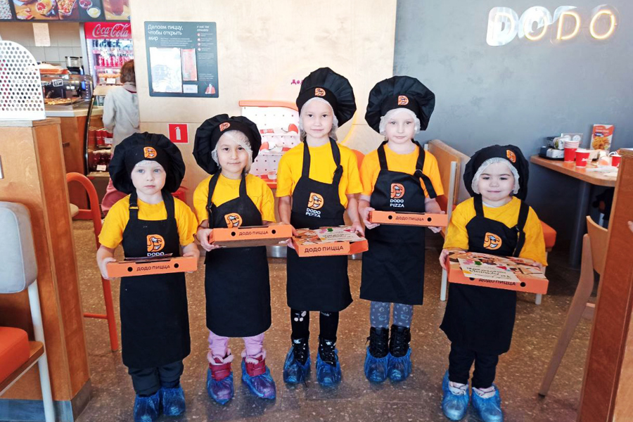 Юные получатели услуг реабилитационного центра приняли участие в мастер-классе по изготовлению пиццы