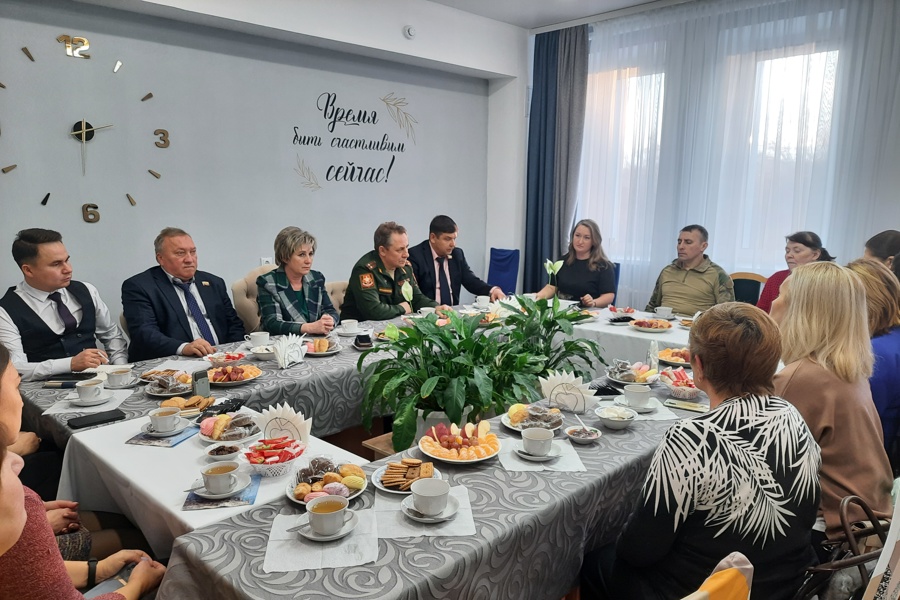 В Новочебоксарском комплексном центре социального обслуживания населения состоялся круглый стол с членами семей участников СВО