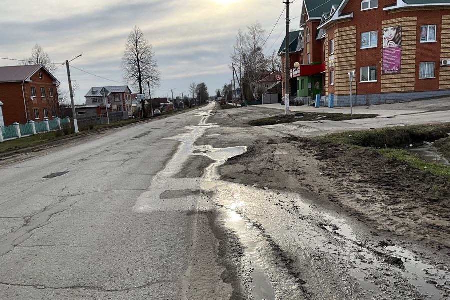 Из-за старых и изношенных водопроводов, регулярно происходят аварии, которые приводят к отключению воды в домах и на улицах