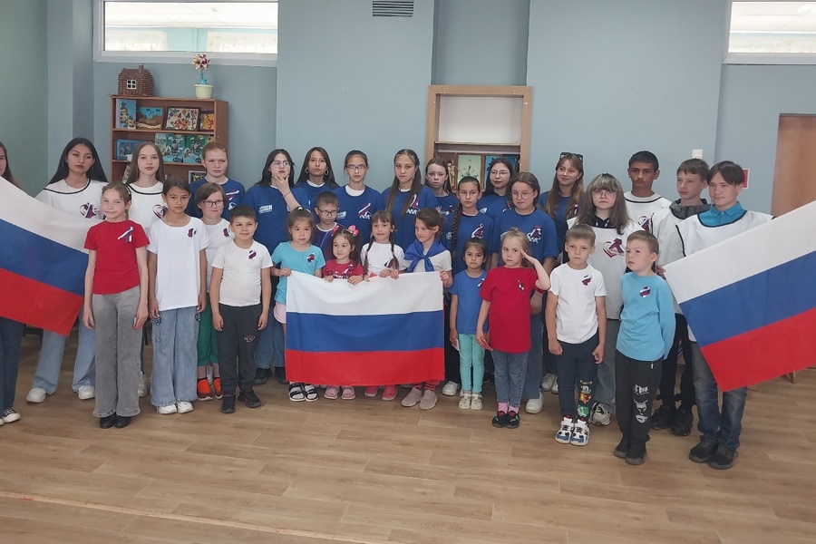 В честь Дня России в Козловском комплексном центре прошёл познавательный час «Наша Родина – Россия»