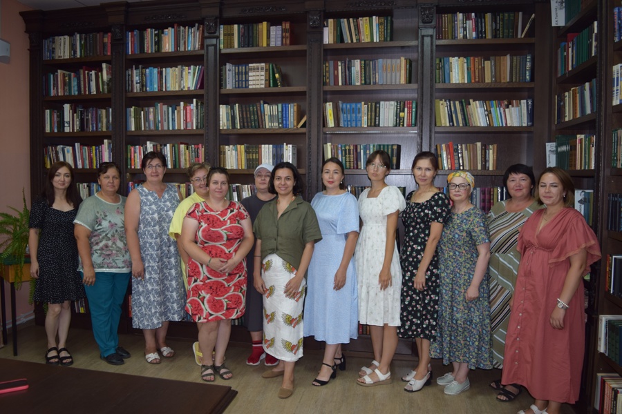 Встреча женского клуба в центральной библиотеке