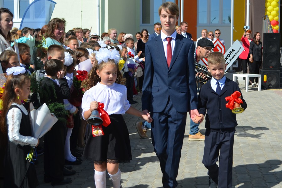 1 сентября в городе Мариинский Посад открыли новую современную школу