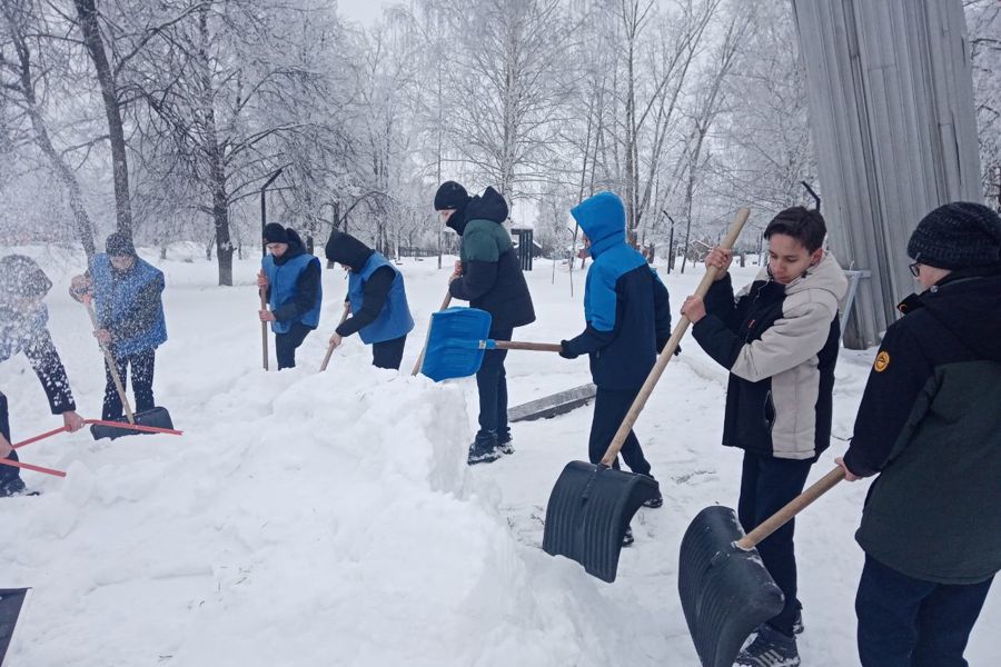 Волонтёры  МБОУ «СОШ № 1» г. Шумерля приняли участие в традиционной акции  «Снежный десант»