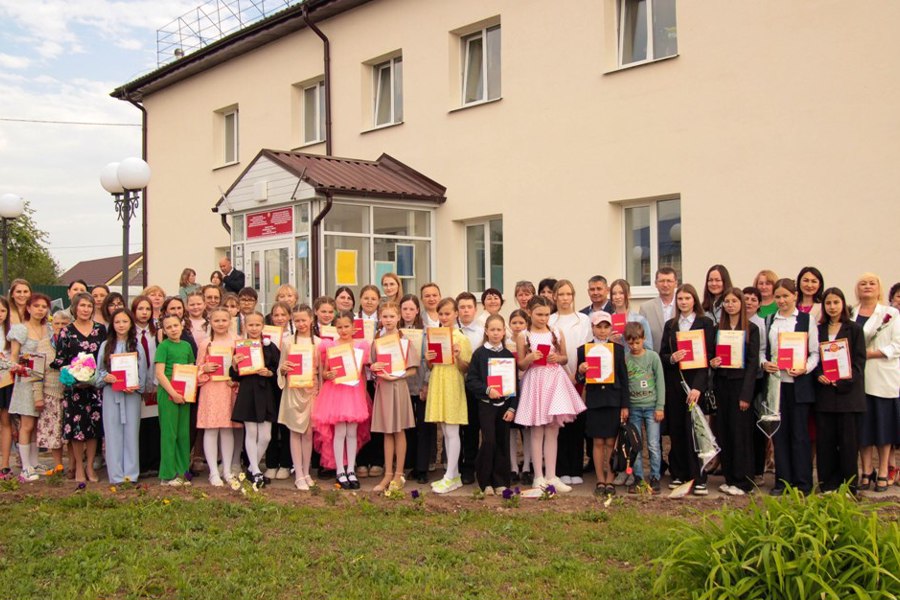 В Урмарской детской школе искусств состоялось торжественное вручение свидетельств об окончании школы искусств выпускникам 2024 года