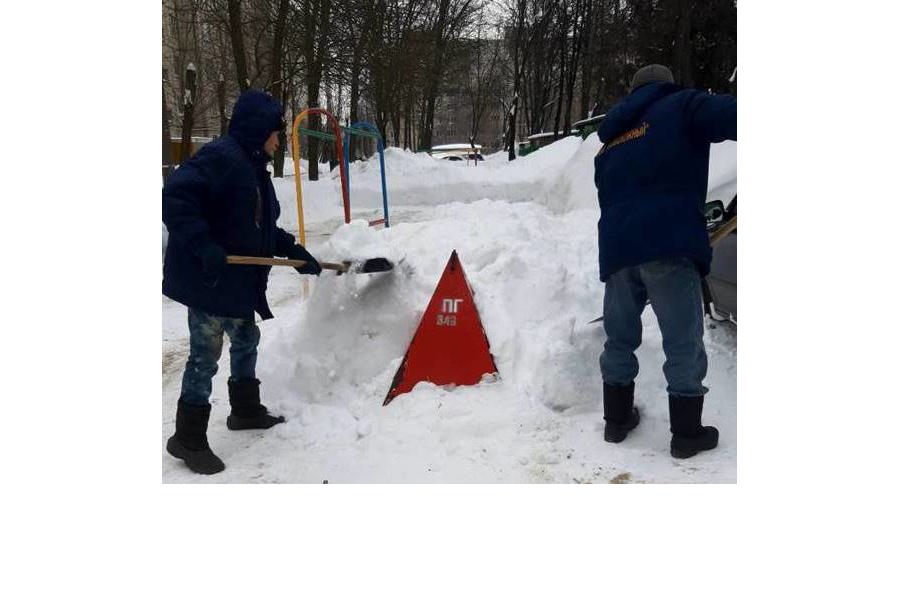 В Чебоксарах проводится очистка от снега пожарных гидрантов