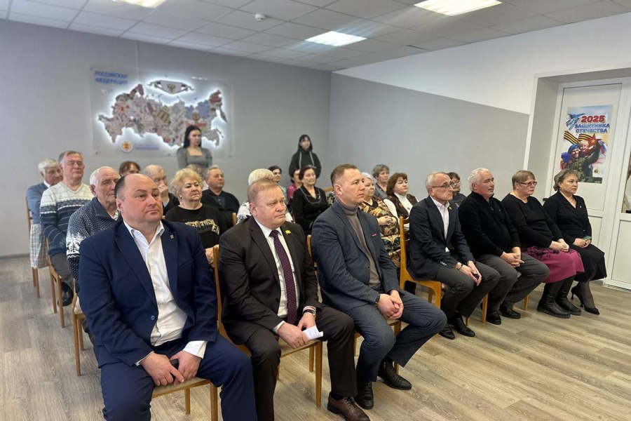 В Шумерлинском комплексном центре социального обслуживания населения прошло торжественное мероприятие, посвященное Дню защитника Отечества и 80-летию Победы в Великой Отечественной войне.
