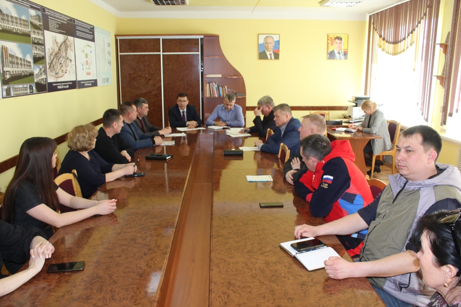 Виталий Михайлов провел встречу с руководителями жилищно-коммунального хозяйства города Канаш
