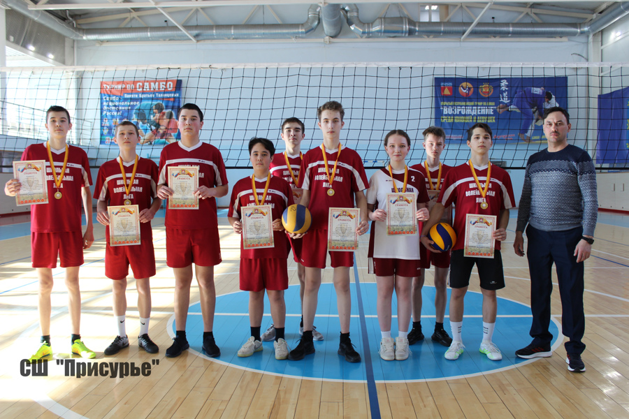 В CШ «Присурье» прошли игры первенства Ядринского муниципального округа по волейболу среди команд юношей.