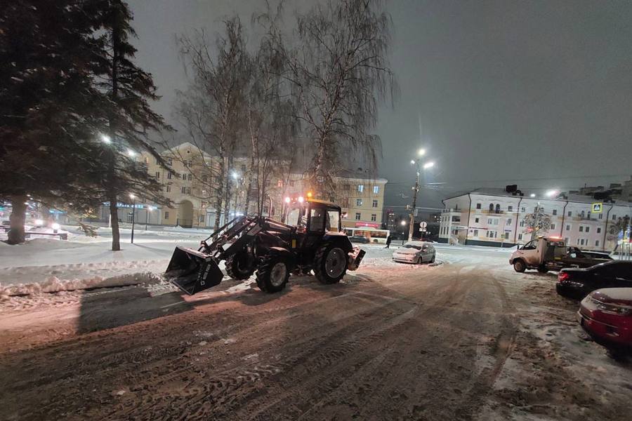 В Чебоксарах приступили к эвакуации транспорта, который мешает снегоуборке