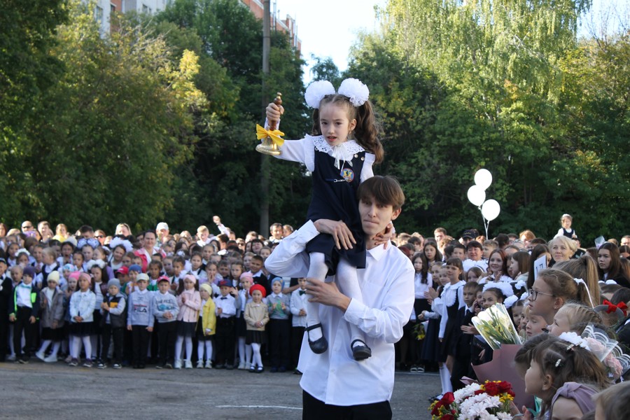 В Чебоксарах прошли торжественные линейки, посвященные началу нового учебного года