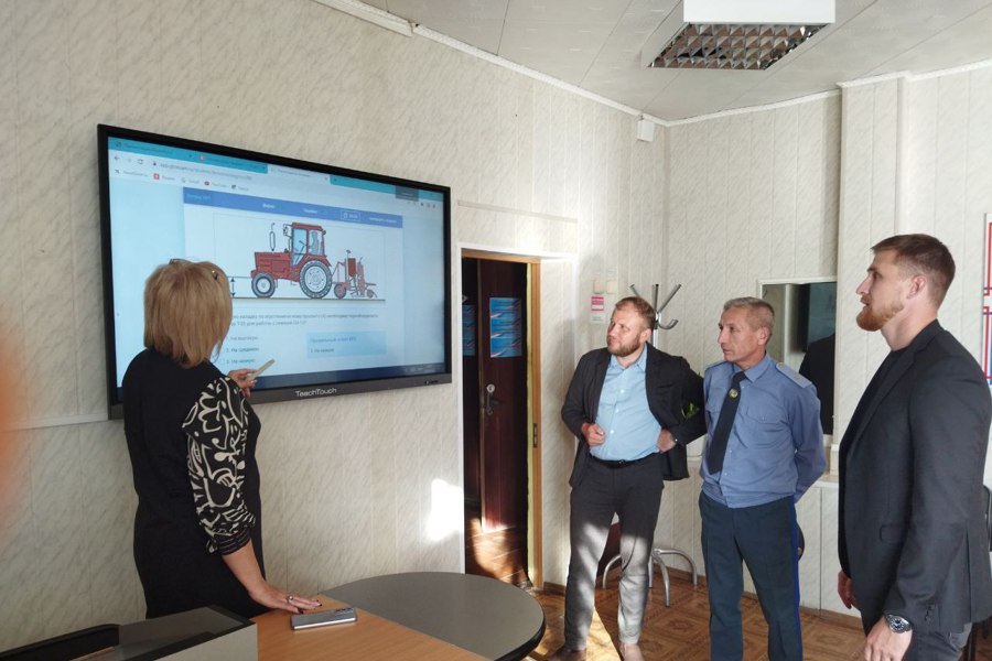 Владимир Димитриев посетил Технологический колледж в г. Алатырь.