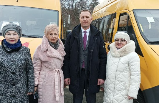 Школам Шумерли передали два новых автобуса