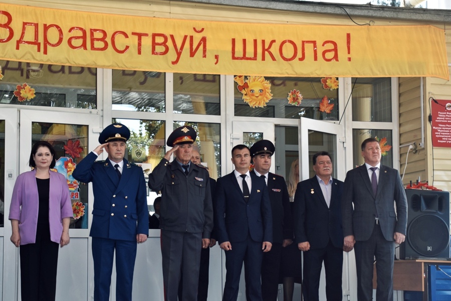 Сергей Павлов поздравил школьников и их родителей с Днём знаний