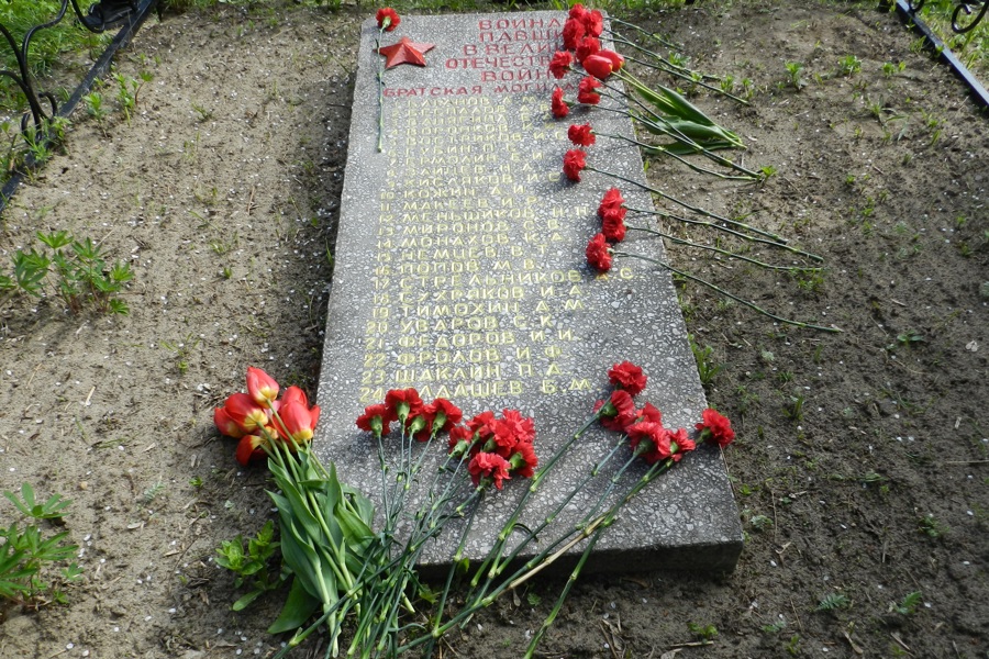 День Победы: Возложение цветов на братские могилы состоялось в городе Канаш