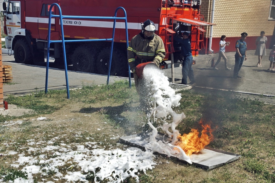 Тематический день «Осторожно, огонь!» в детском саду «Радуга» Комсомольского МО