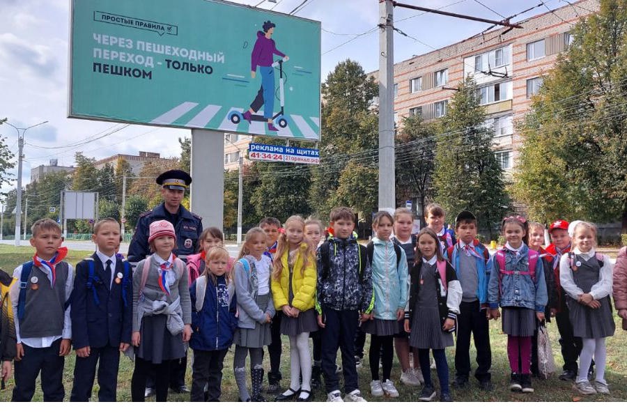 Новочебоксарские образовательные учреждения совместно с сотрудниками Госавтоинспекции активно подключились к Всероссийской неделе безопасности дорожного движения