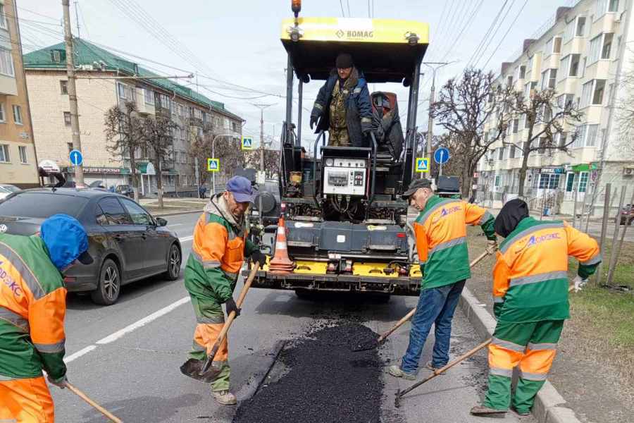 В Чебоксарах организована работа по устранению дорожных ям