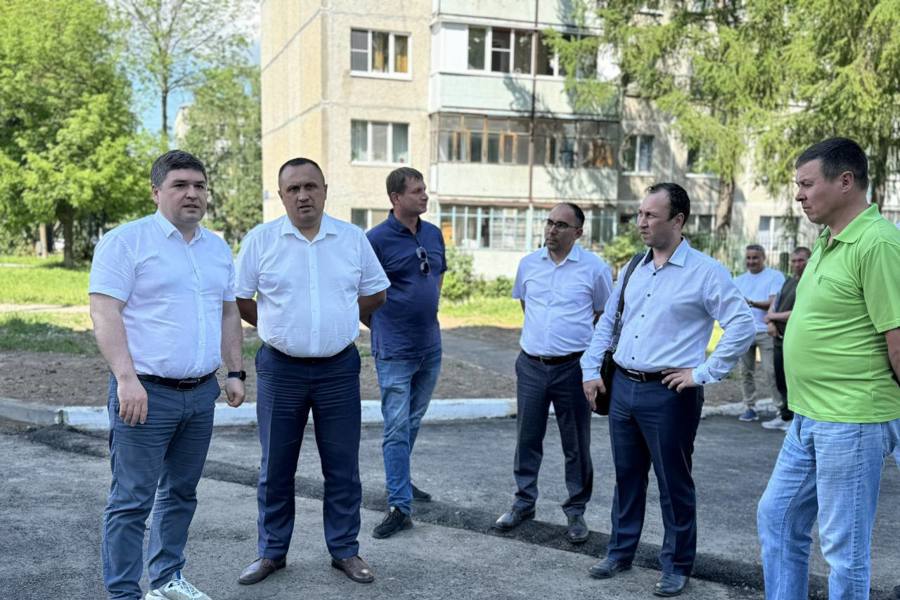 Максим Гребенкин принял участие в общественной приемке работ по ремонту дворовых территорий