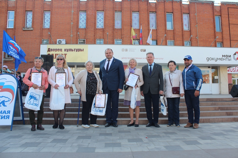Евгений Кадышев совместно с депутатами принял участие в праздновании Дня соседей в юго-западном районе города Чебоксары