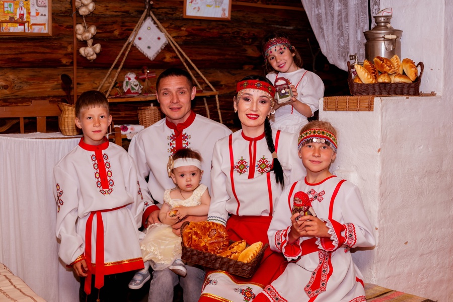 Семья Никитиных-Чучаковых готовится к конкурсу «Успешная семья Приволжья»