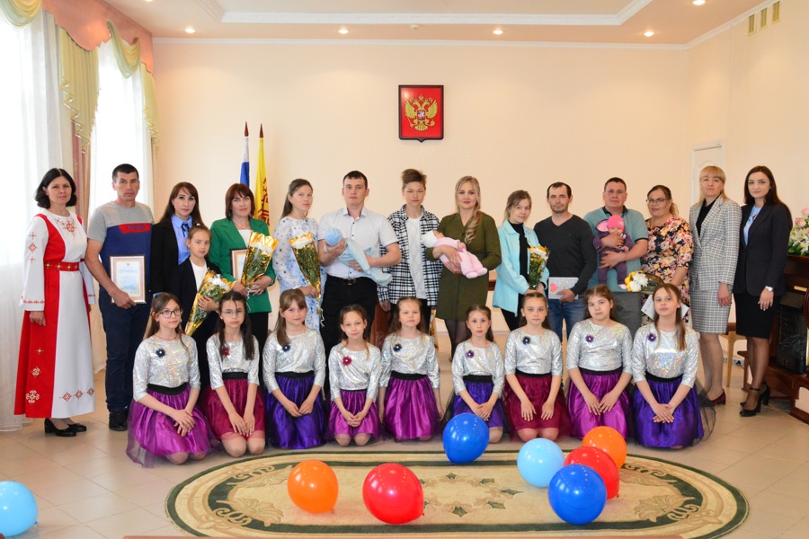 В Янтиковском муниципальном округе состоялся семейный праздник «Все начинается с семьи»