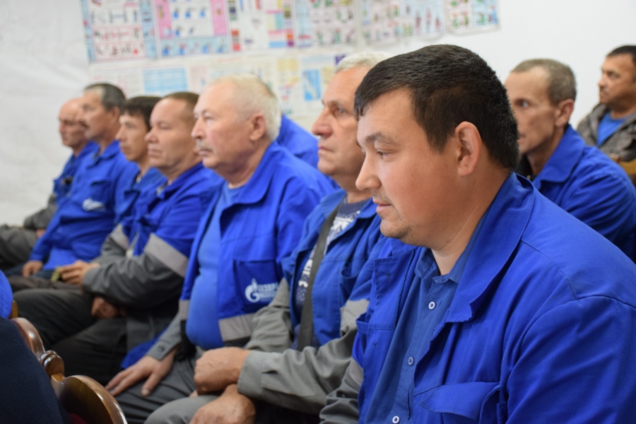 Иван Михопаров поздравил работников газового участка с профессиональным праздником