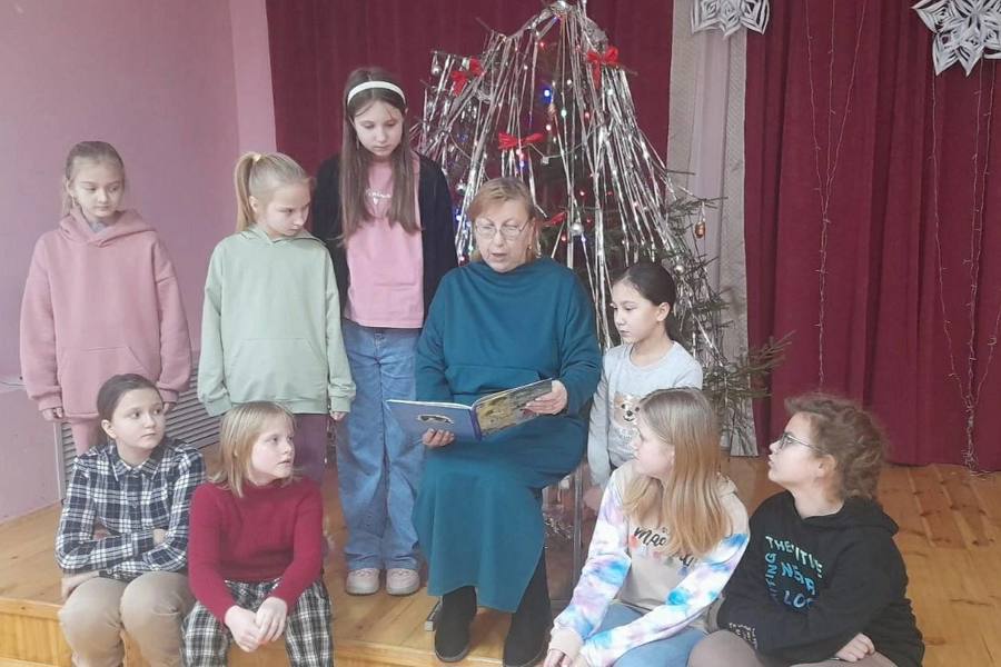 В Алтышевской сельской библиотеке прошла презентация книги «Кукла Рождественской девочки» Юлии Насветовой