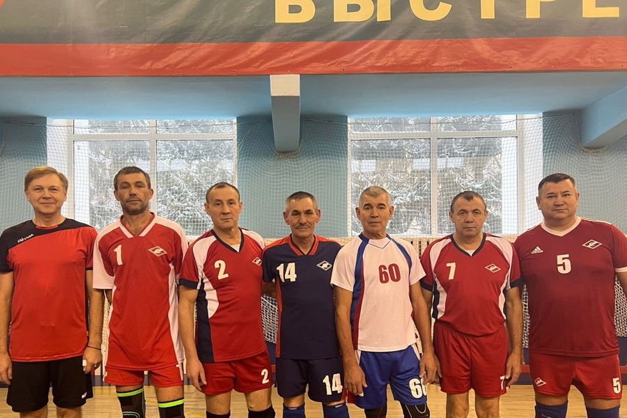 В Чебоксарах прошёл турнир по волейболу в честь ветерана труда и спорта Геннадия Осипова